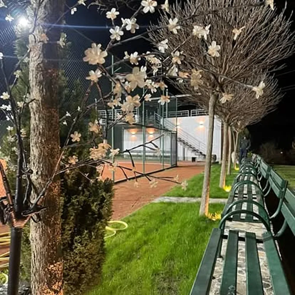 Osvetljen kompleks uveče